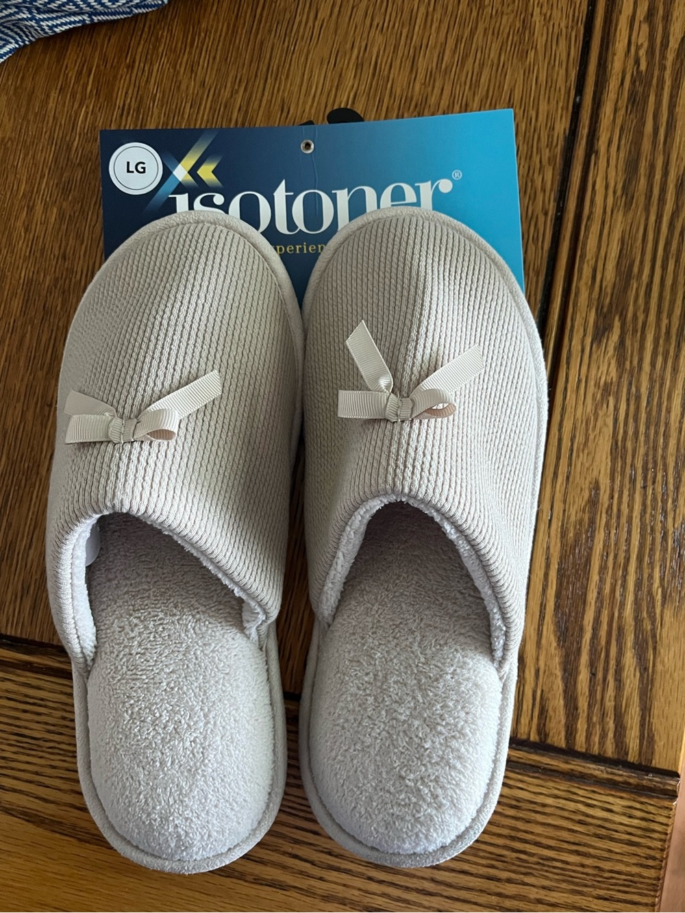 Isotoner Cozy Bow Slip-On Slippers in Light Gray